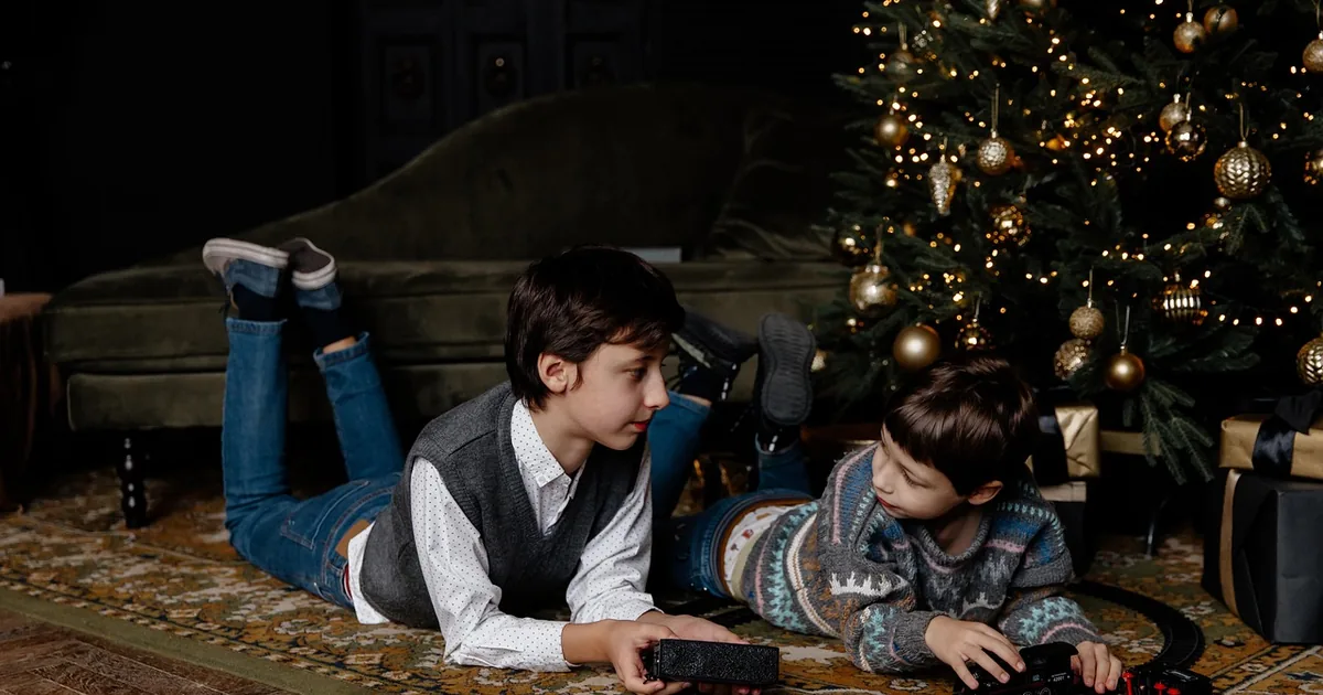 Babysitter Christmas Ireland: why to book early for December