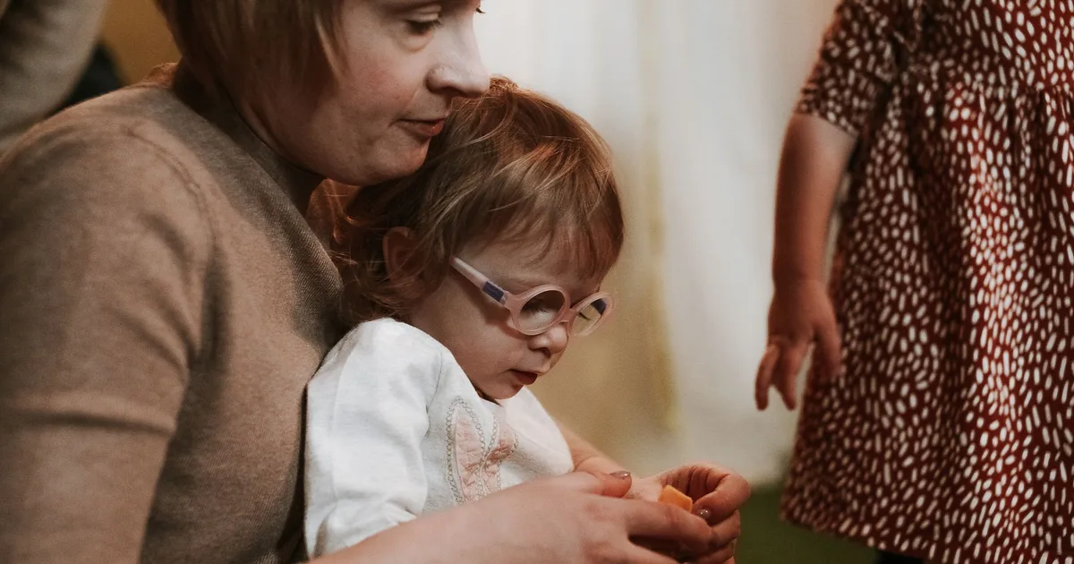 Introduce babysitter child Ireland: how to help your child settle