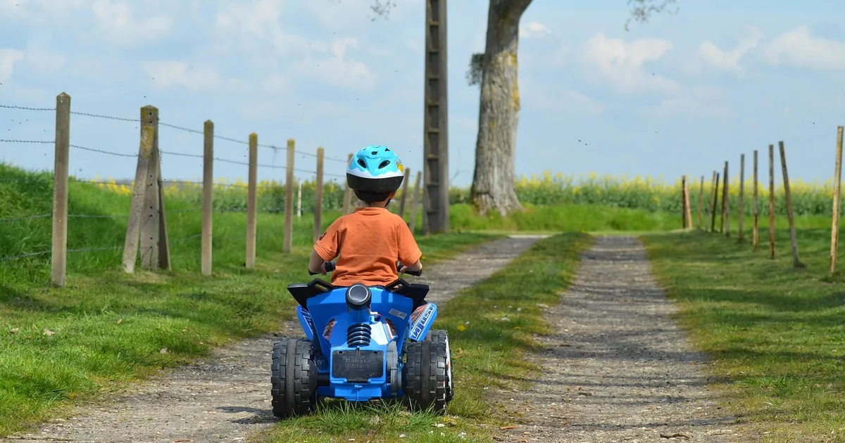 Summer babysitter Ireland: arrange cover for every school break
